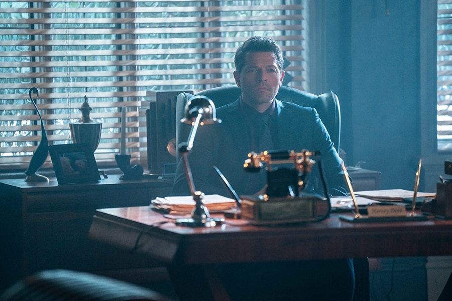 Misha Collins Delivers Bad News About Batman in First 'Gotham Knights'  Trailer - Metacritic